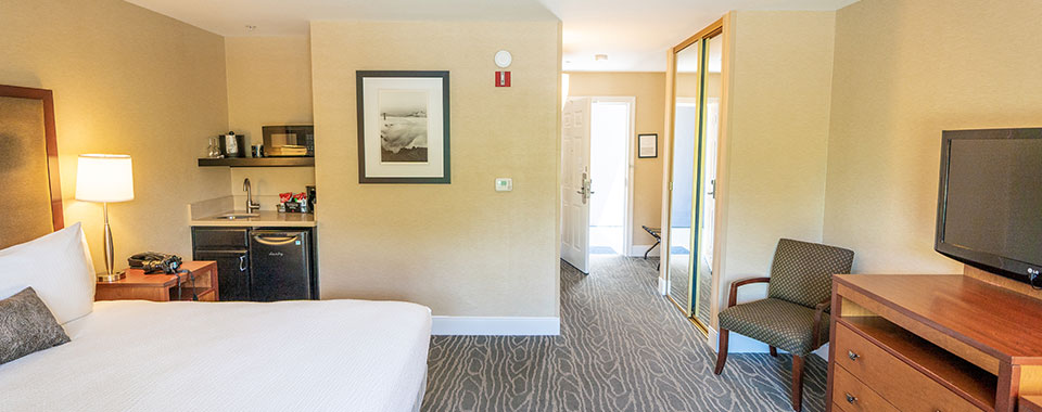 Classic King ADA Room at Calistoga BEST WESTERN PLUS Stevenson Manor