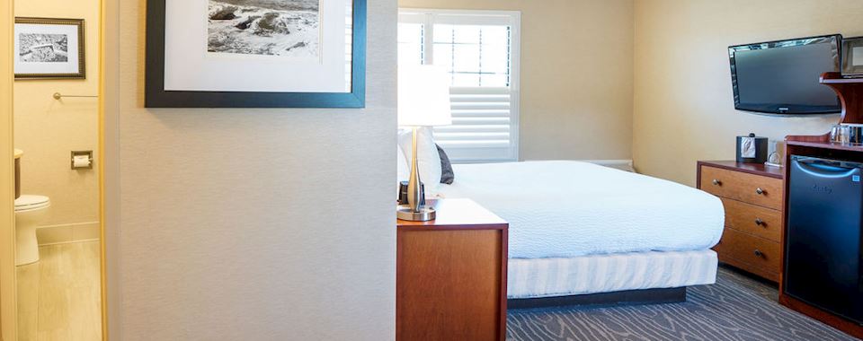 Classic Queen Bed Room at BEST WESTERN PLUS Stevenson Manor, Calistoga